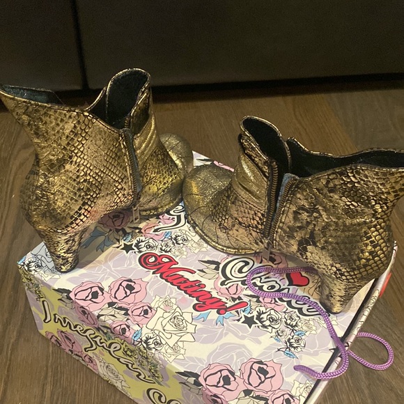 Irregular Choice Gold Meow booties. Statement piece. Go with anything. 🌟 - Picture 4 of 5